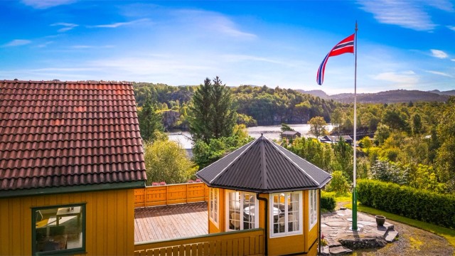 Velkommen til Tveitevågvegen 87 - Presentert av Kjell Fjellstad v/ Eiendomsmegler Krogsveen.
Foto: Didrik Høeg