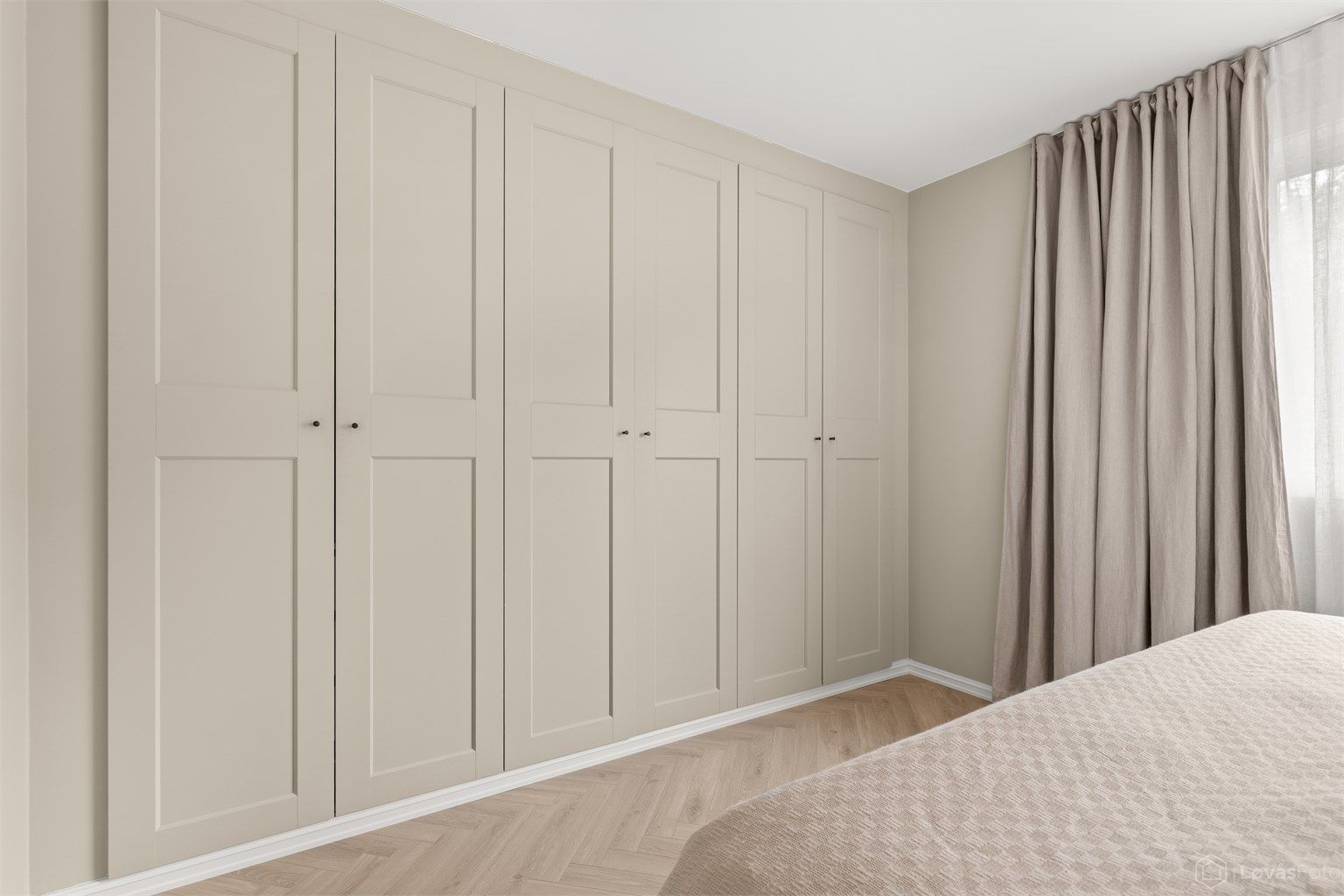 Rikelig med innebygde garderobeskap