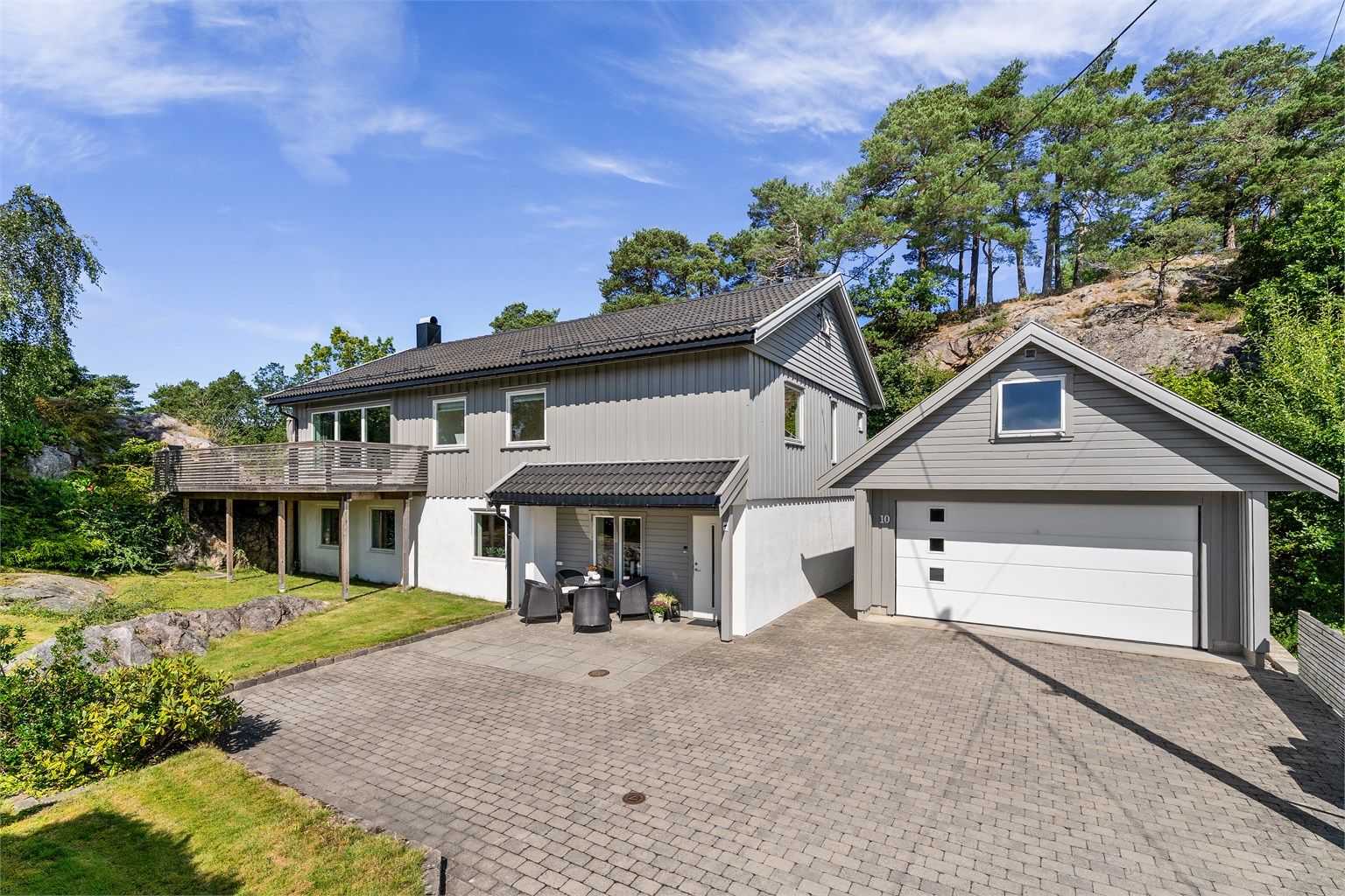 Velkommen til Tornestien 10 - En stor og innholdsrik enebolig med familievennlig og flott beliggenhet innerst i blindvei