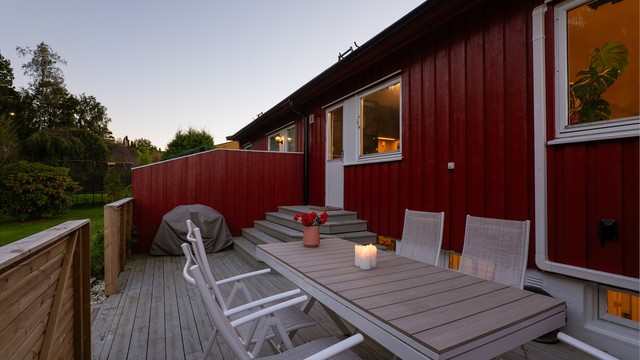 Borettslaget har planer om å skifte ut kledning og vinduer også på denne siden.