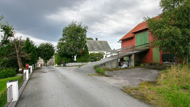 Gode parkeringsmuligheter på egen tomt.