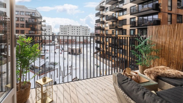 Silje Gregussen v/ Krogsveen Løren ønsker velkommen til Børsteveien 27! Fotograf: Christian Jacobsen v/ Studio Oslo AS