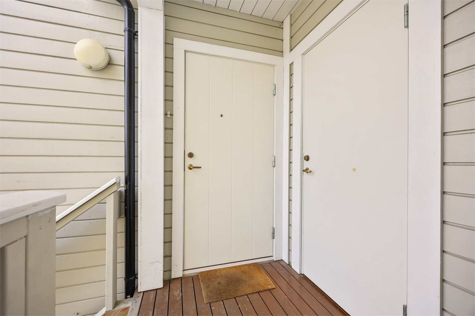 Velkommen inn. Bod rett ved inngangspartiet