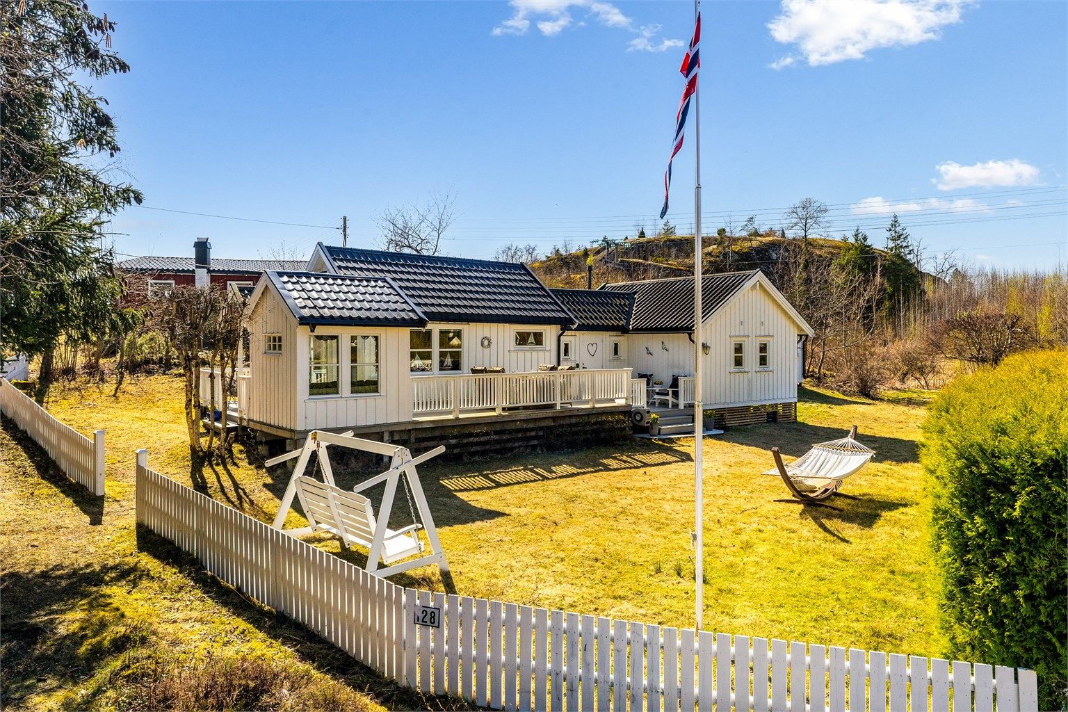 LYKKE er å nyte livet på hytta.