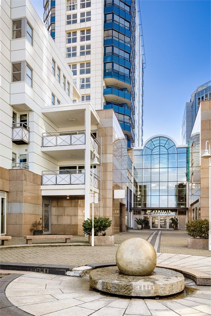 Leiligheten er beliggende sentralt i Stavanger sentrum i St Olavs gate, med umiddelbar nærhet til alt byen har å by på.  