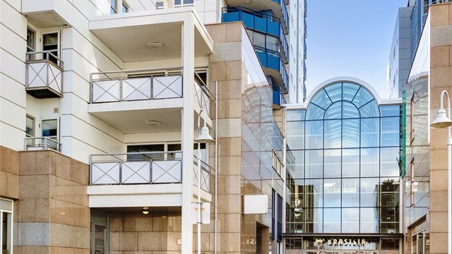 Leiligheten er beliggende sentralt i Stavanger sentrum i St Olavs gate, med umiddelbar nærhet til alt byen har å by på.