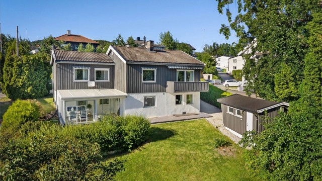 Velkommen til Eikelundveien 17! En innholdsrik familiebolig over to plan (Foto: Lasse Lerdahl)