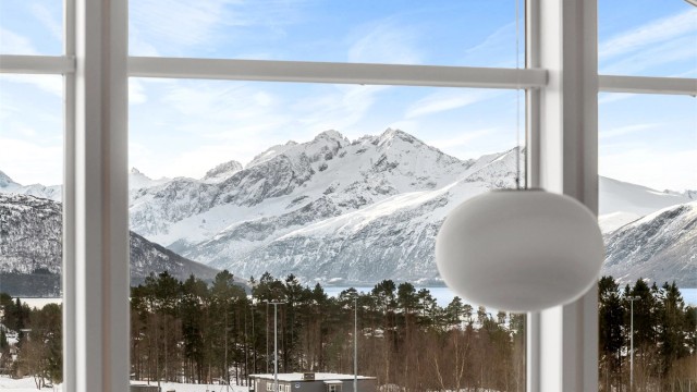 Hver dag byr på et nytt og skiftende skue mot fjellene.