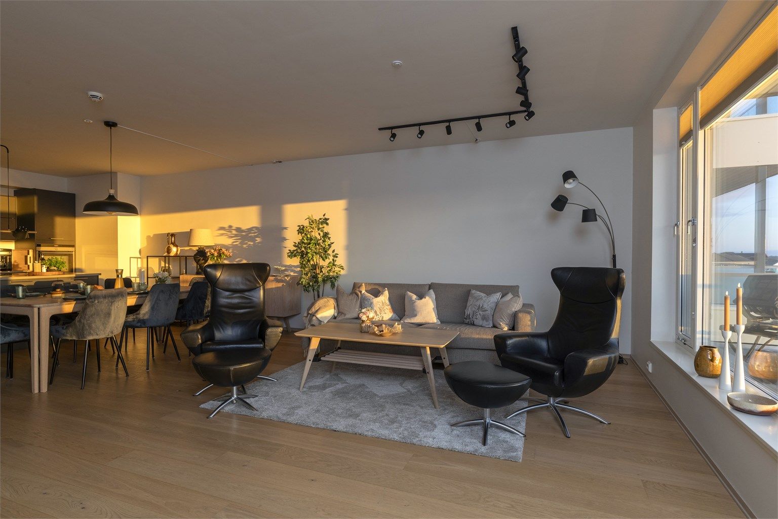 Den sørvestvendte plasseringen gir gode lysforhold.