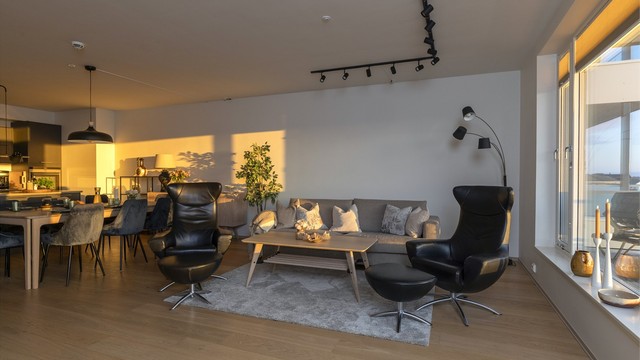 Den sørvestvendte plasseringen gir gode lysforhold.