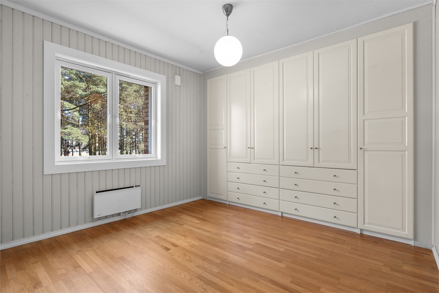Hovedsoverom med stor garderobe