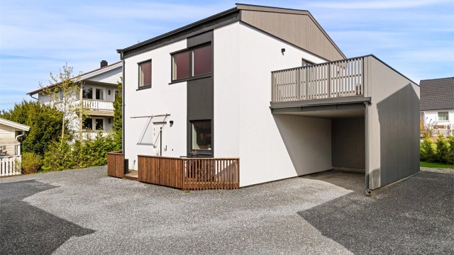 Velkommen til Brevikveien 13! Fotograf; Kristoffer Kristiansen