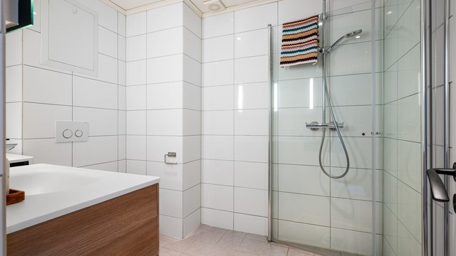 Rommet har elektrisk styrt vifte for god ventilasjon.