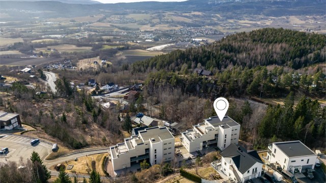 Gangavstand til flotte tur- og rekreasjonsområder, bl.a. Kjekstadmarka, Stuvstjern og Fosskollen.