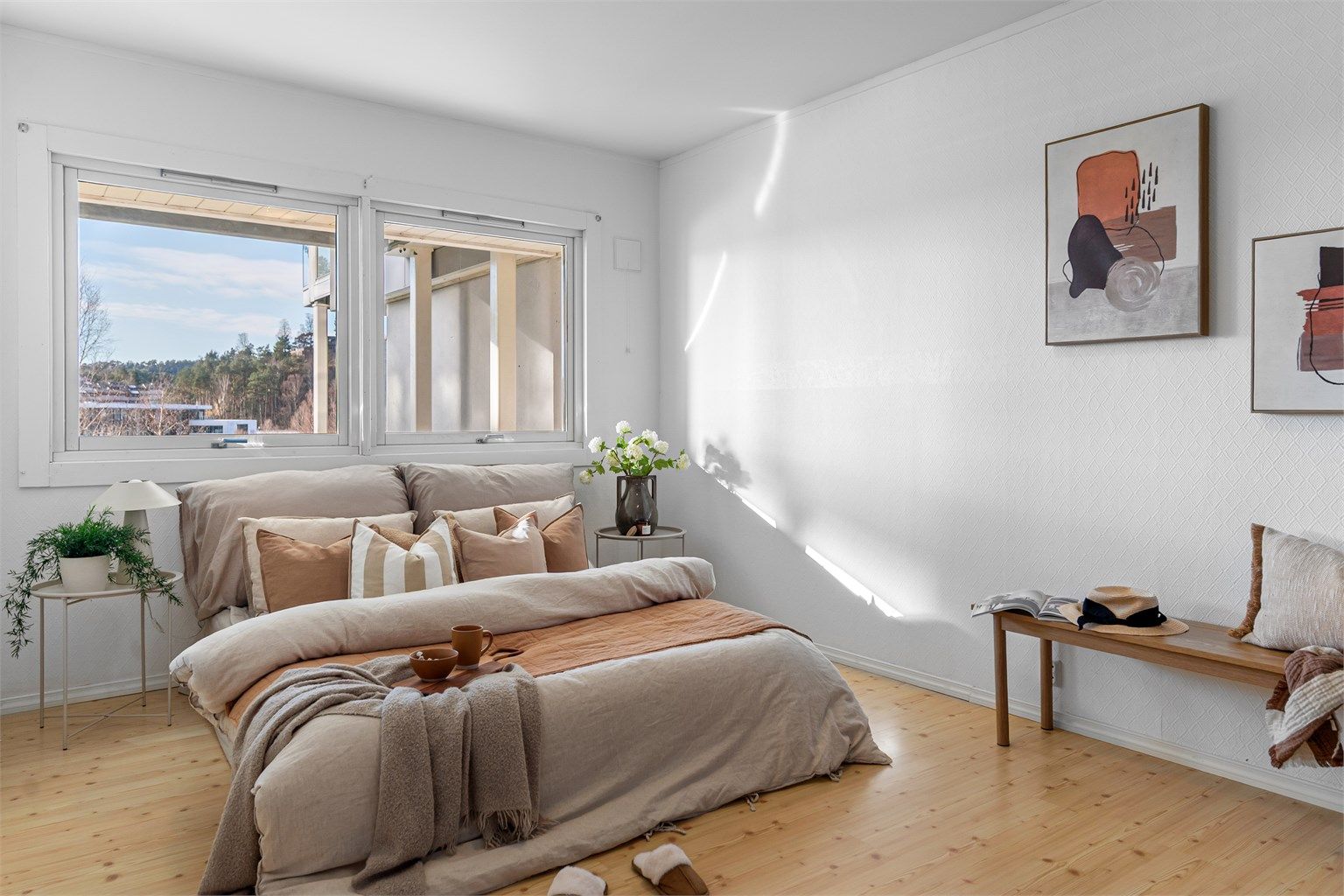 - Meget romslig hovedsoverom -