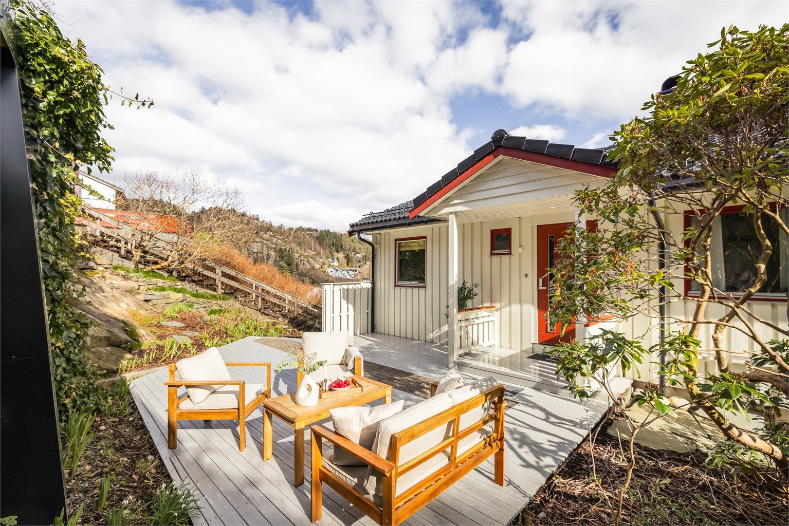 Christer Haugen inviterer til visning på denne flotte del av tomannsbolig - huset har en nydelig utsikt og flott standard