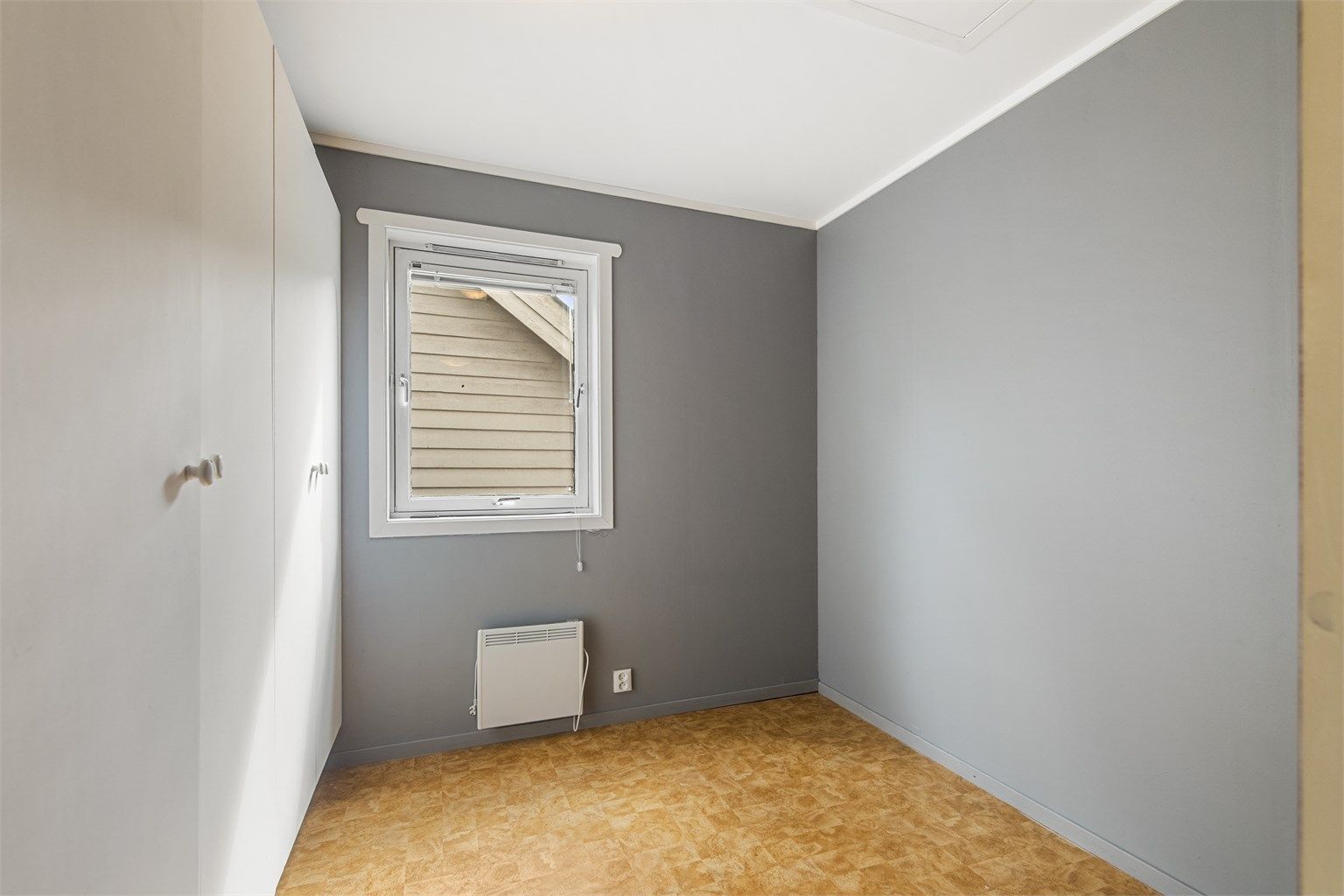 Det tredje soverommet egner seg godt som barnerom, gjesterom eller kontor.