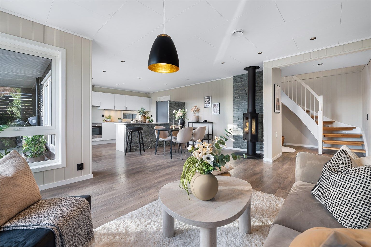 Eiendommen har varmekabler i vaskerom, bad/wc, VF/ gang og stue/kjøkken