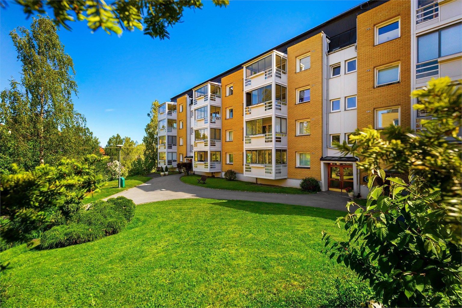 Attraktiv og hyggelig 4-roms leilighet med flott beliggenhet på øvre Høvik. Foto: Zovenfra AS