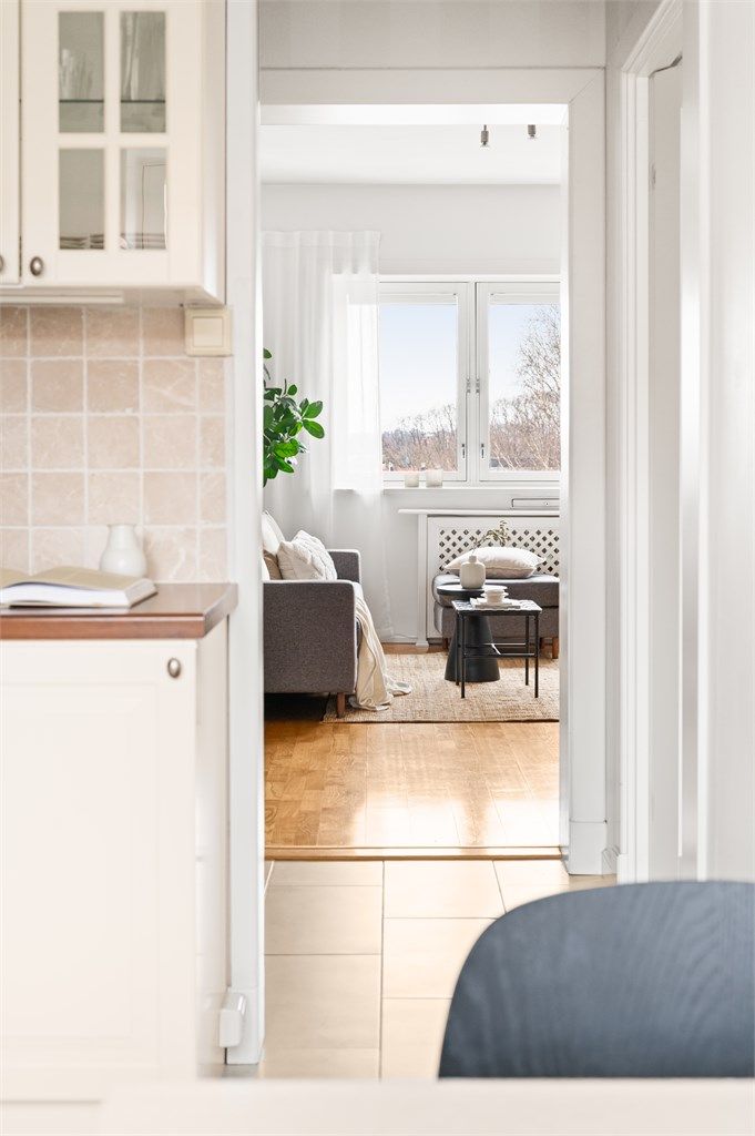 Leiligheten disponerer også to boder, en i kjeller og en på loft, for ytterligere oppbevaringsplass!