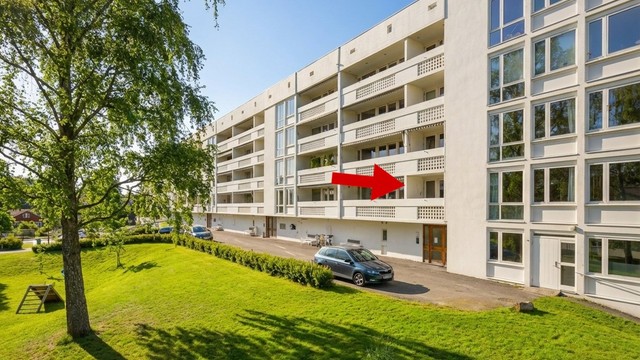 Med kort vei til markas utallige tur- og friluftsmuligheter, og nærhet til buss og T-baneforbindelser er det ikke rart mange ønsker å bosette seg i dette området. Bildet er AI redigert