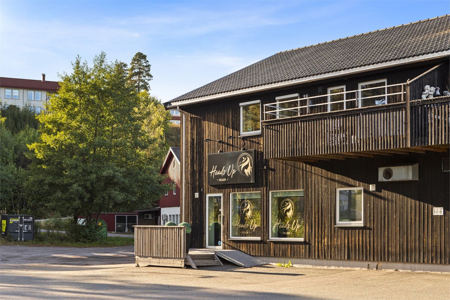 I Kodal sentrum finner du Heads up - frisør