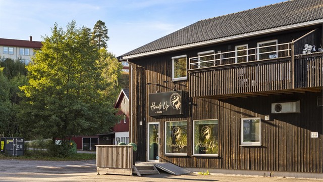 I Kodal sentrum finner du Heads up - frisør