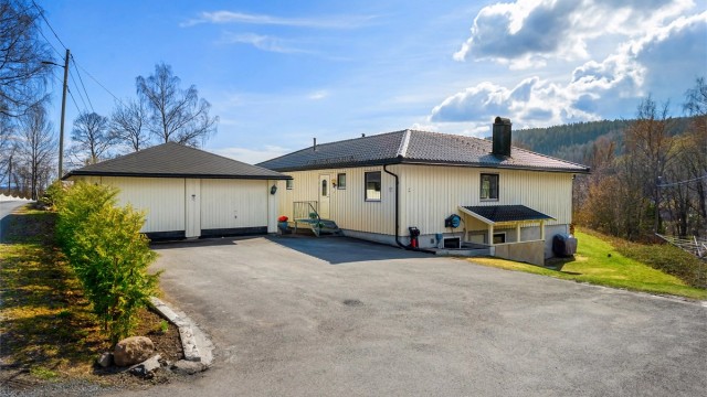 Her bor dere i rolige og barnevennlige omgivelser, med korte avstander til skoler, barnehager, offentlig kommunikasjon, handlemuligheter og nydelige turområder