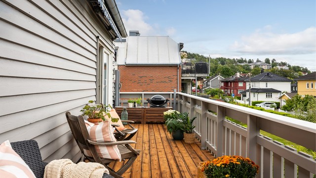 Balkongen er oppgradert med nytt terrassegulv i 2026