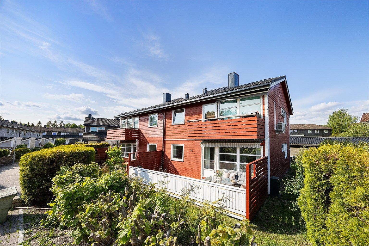 Sloratoppen er et rolig og barnevennlig område på Langhus med kort vei til det meste