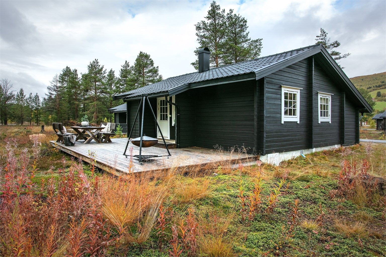 Eiendommen ligger sentralt i et veletablert område for fritidseiendommer på Bjorli.