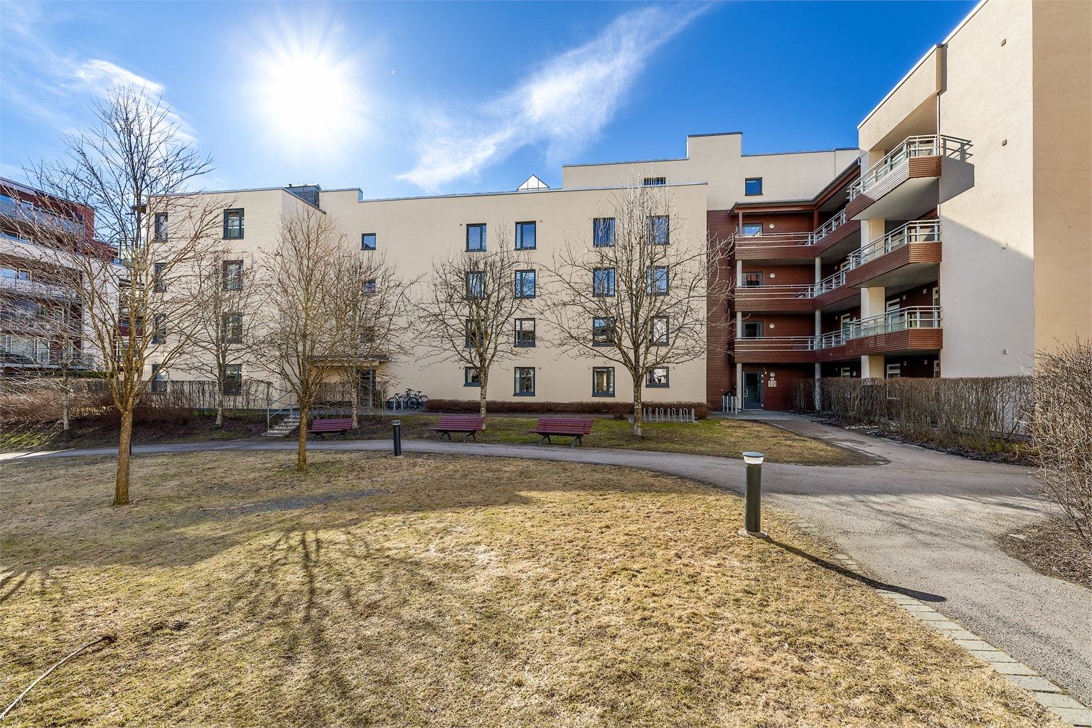 Fellesområdene er pent opparbeidet og vedlikeholdes av borettslaget.