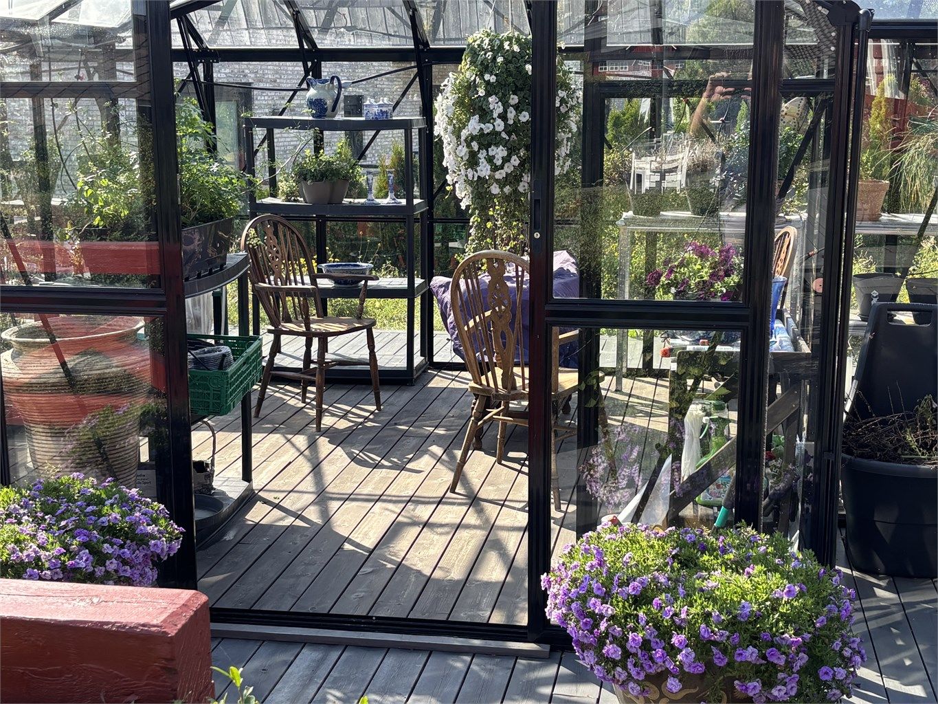 Lekkert drivhus over garasjen