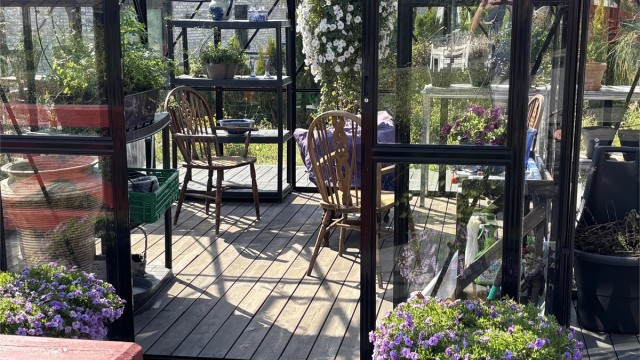 Lekkert drivhus over garasjen