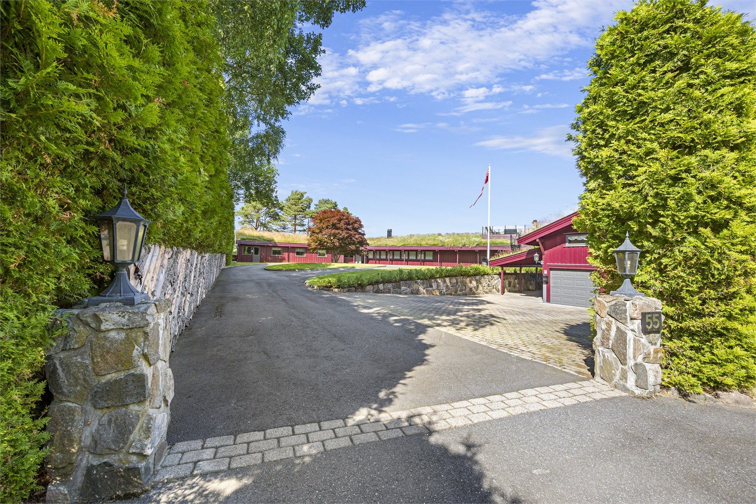 Eksklusiv adkomst og privat rundkjøring på egen tomt