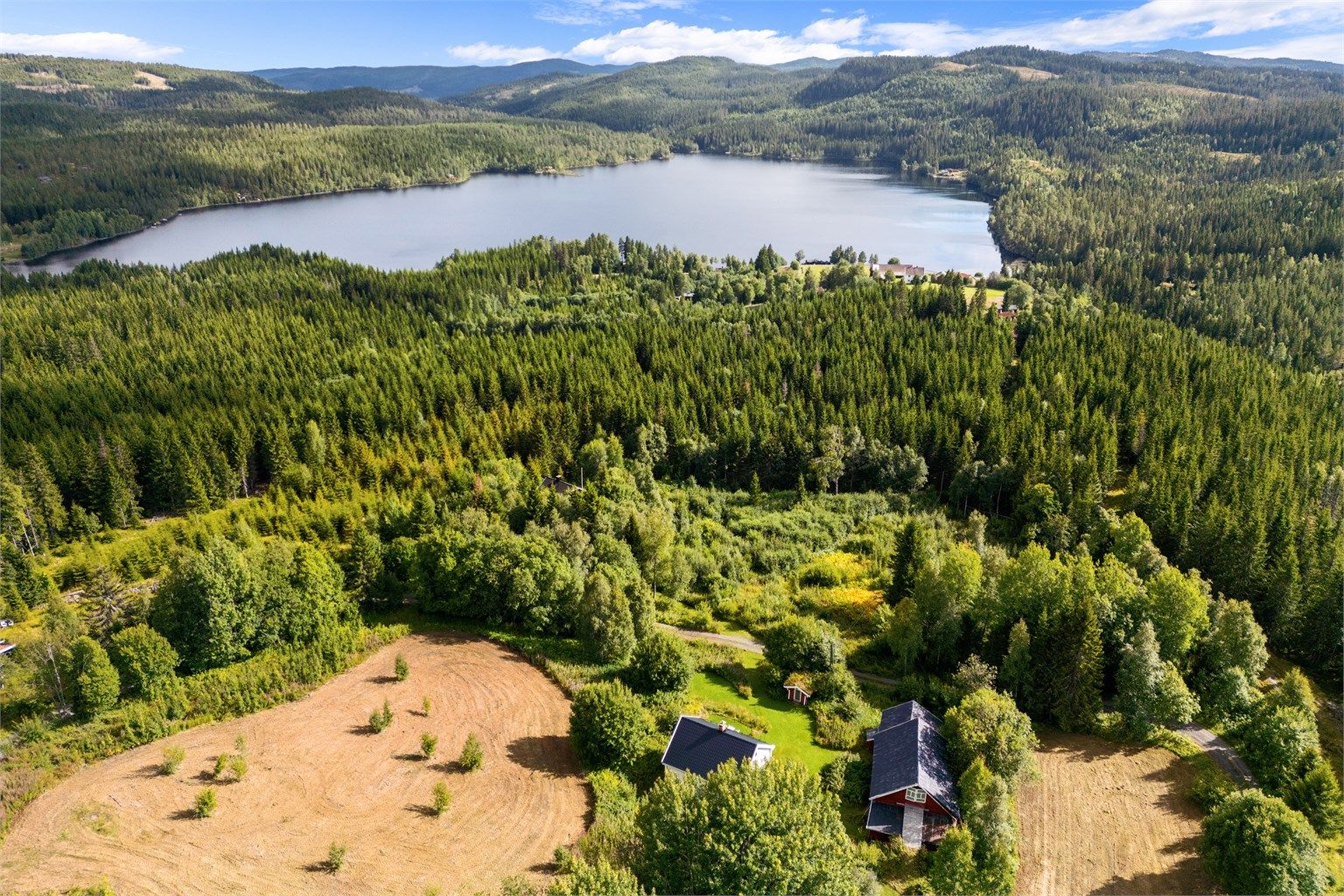 Skjerva ligger rundt Skjervevatnet og er et populært utgangspunkt for turer til fots, på sykkel og på ski. Det finnes flere rundløyper og turmuligheter i området. 