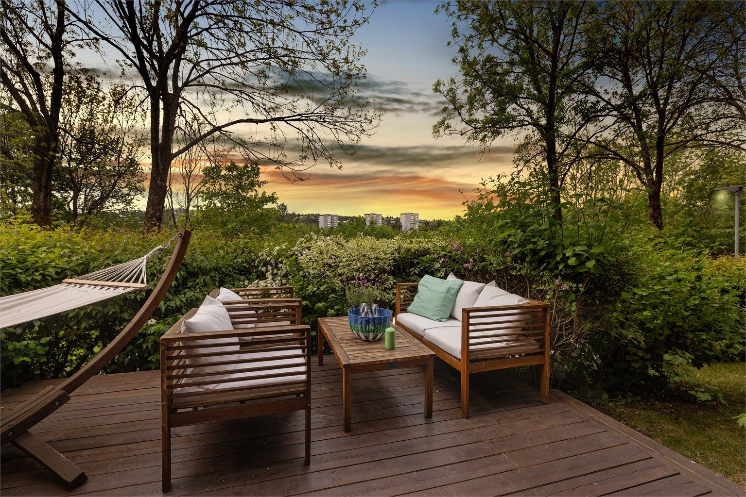 Terrassen har videre adkomst til en felles, grønn hage.