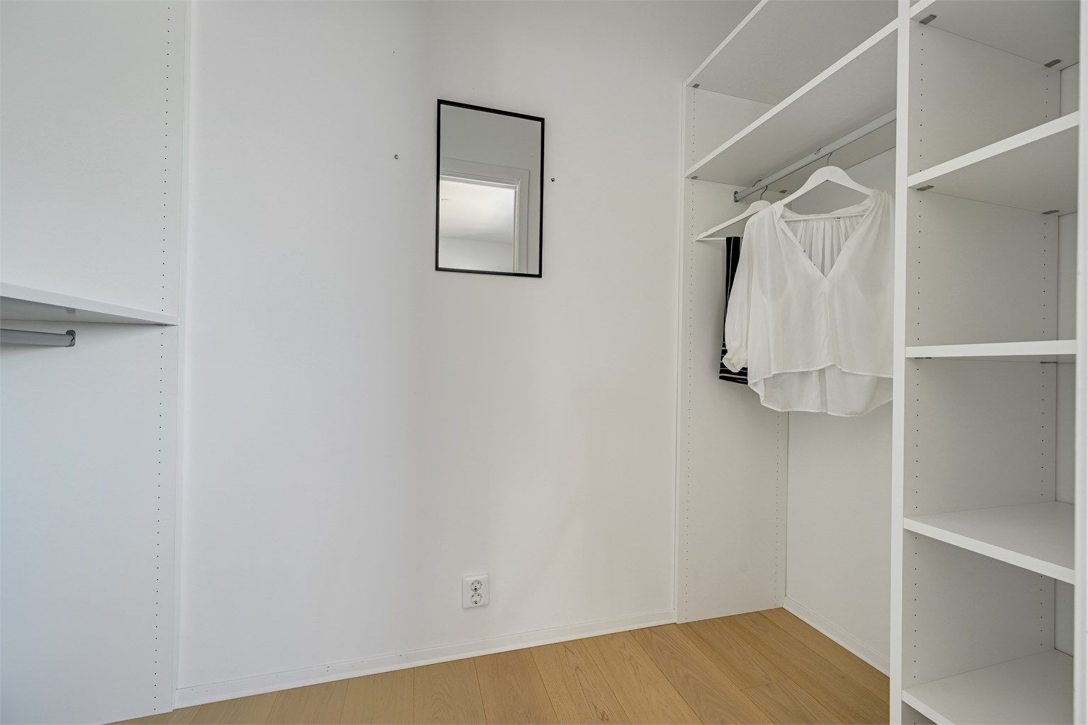 God plass til oppbevaring av klær og diverse. 