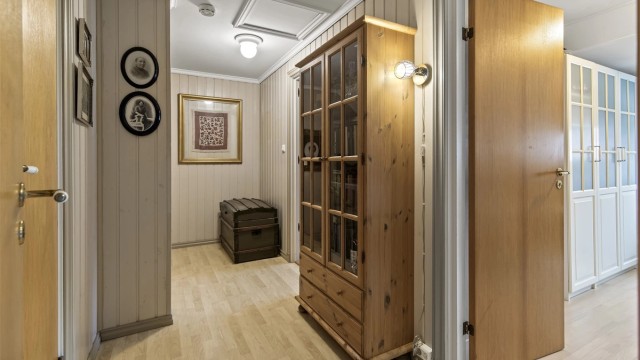 Gang i 2. etasje med oppgang til loft