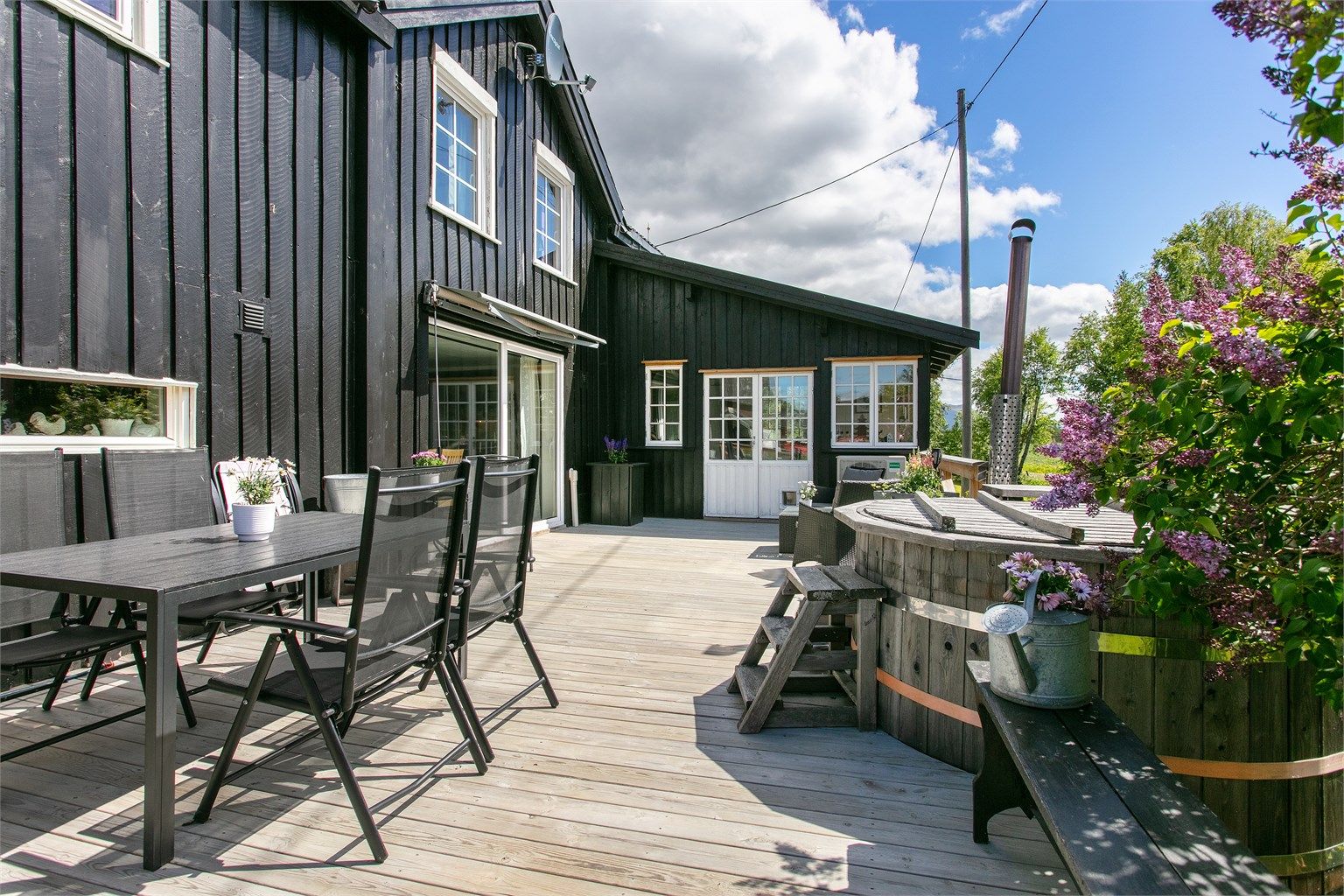Den store treterrassen ble bygget i 2021.