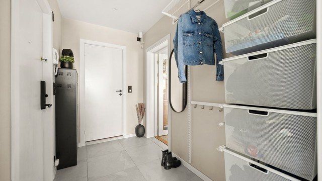 Leiligheten disponerer to boder i kjelleren for ekstra lagringsplass.