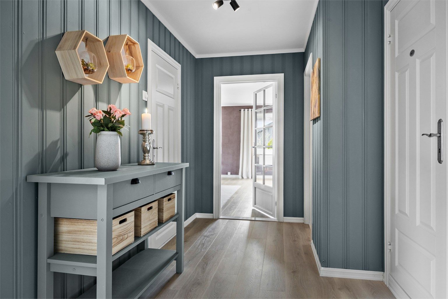 Gang med adkomst til soverom og stue