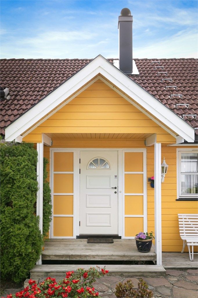 Et velholdt og innbydende inngangsparti.