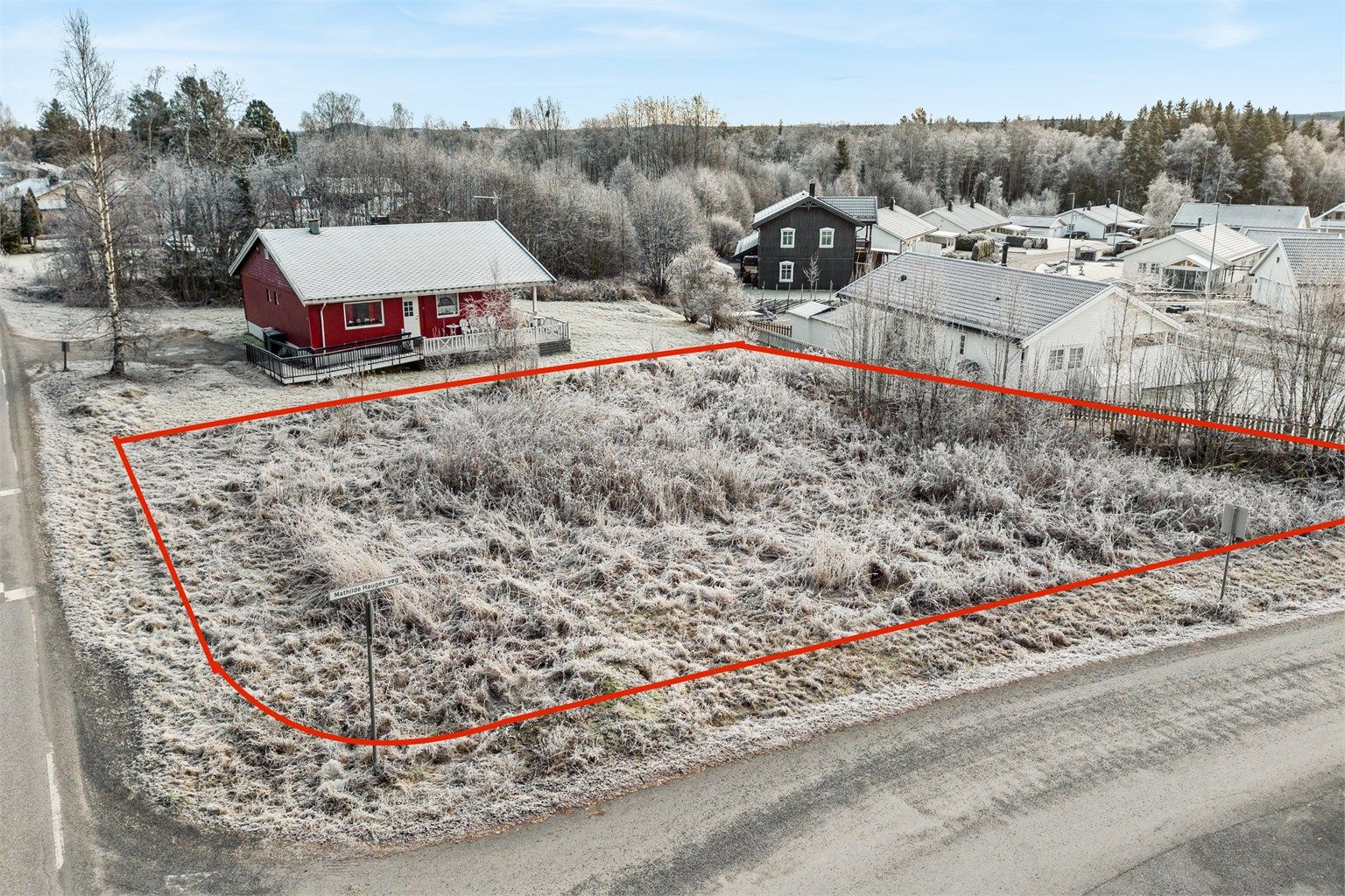 Oversiktsfoto (markeringer av tomten er ikke nøyaktig)