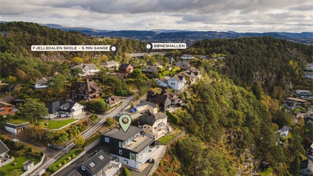 Det er kun ca. 5 minutters gange til både Fjellsdalen skole, barnehage, Bøneshallen og Bønesbanen som tilbyr et bredt aktivitetstilbud.