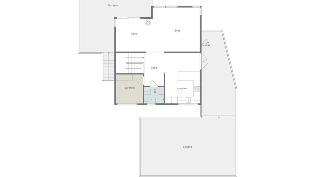Andre etasje rommer stue, kjøkken, ett soverom og bad, samt utgang til terrassene.