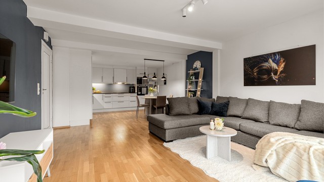 Leiligheten har gjennomgående moderne standard.
