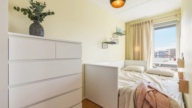 På soverom 2 er det også plass til større seng slik man kan ta imot gjester også.