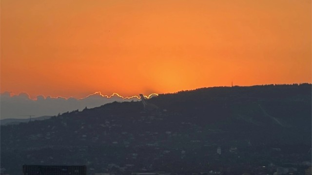 Fra balkongen er det fantastiske solnedganger. Selgers egne bilder.