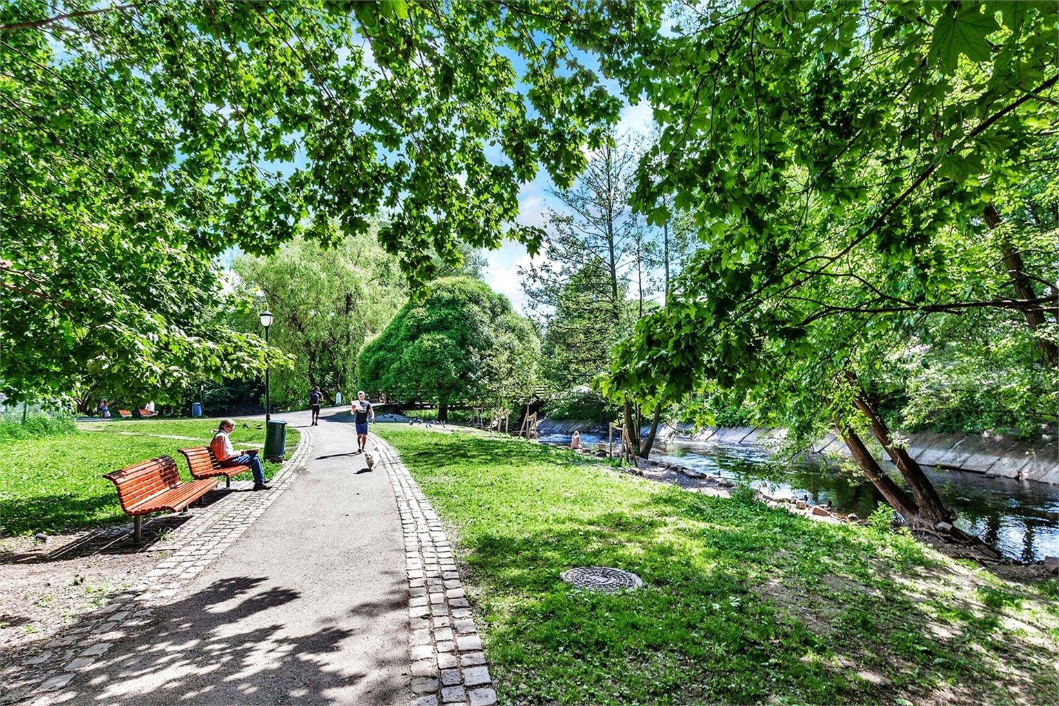Akerselva ligger rett i nærheten, og du finner gode tur- og rekreasjonsmuligheter rundt en av Norges mest historiske elver.